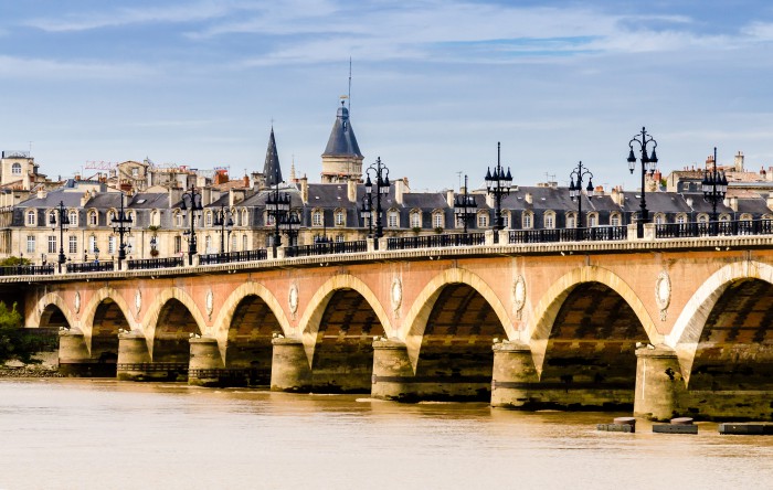 Is Bordeaux still safe for a lonely girl ?